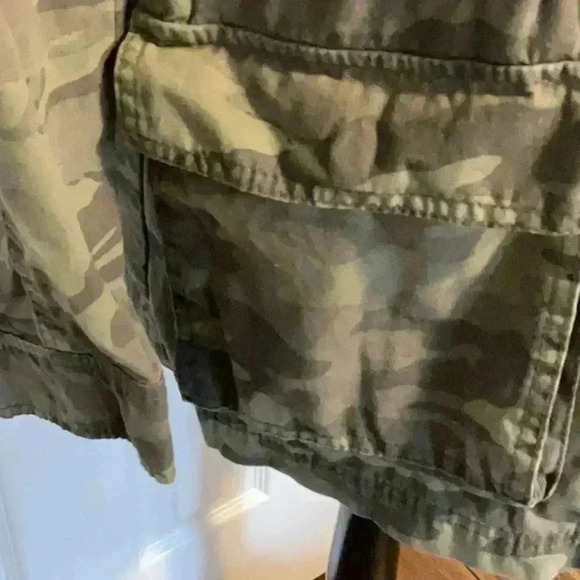COPY - Universal Thread Camouflage Jacket in Size Medium - Picture 4 of 9